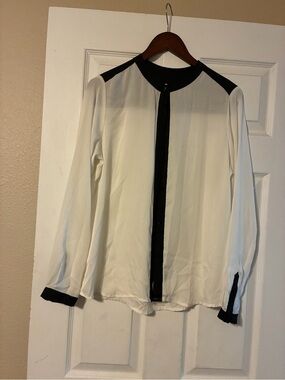 Liz Claiborne White Blouse with Black Trim Button-Down